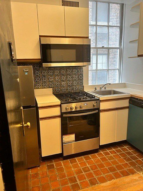 1st image of 162 E 90th St APT 2W