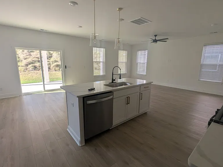1049 Nadine Way — Photo 10