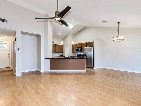 5th image of 3854 W Elgin St