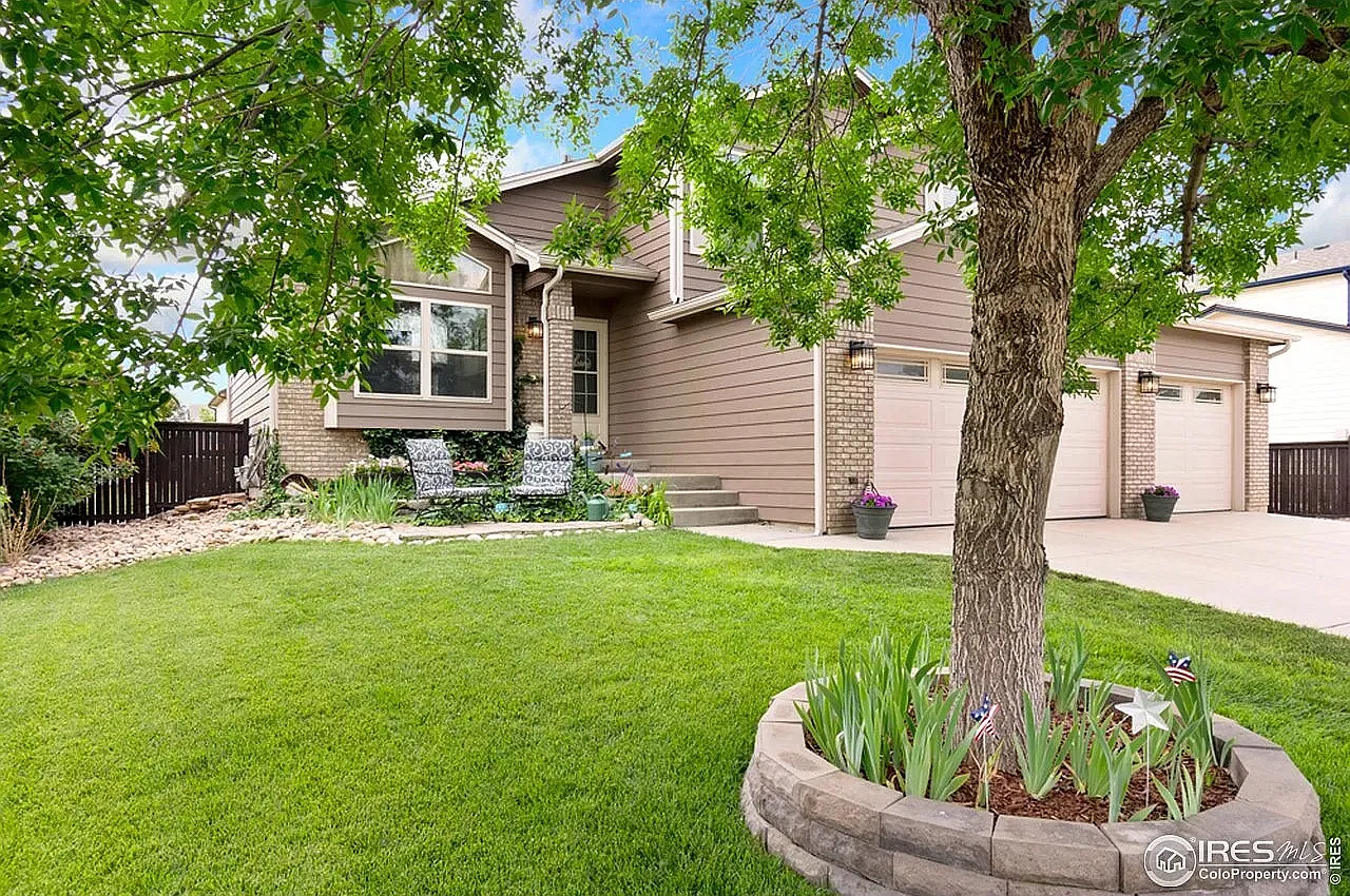 4 bed, 2379 sqft, $2,850 — Photo 2