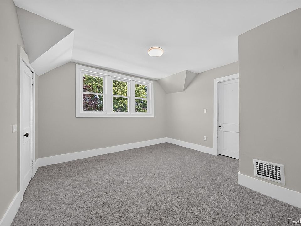 761 Columbia Rd, photo 19