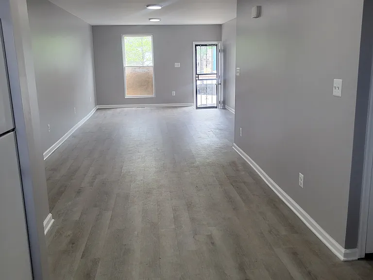 3410 E Fairmount Ave — Photo 11