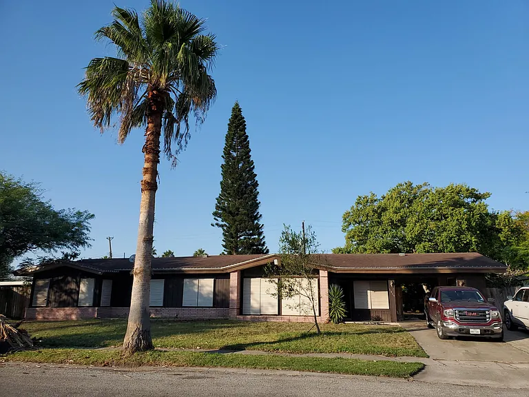 5814 Hinman Dr — Photo 1