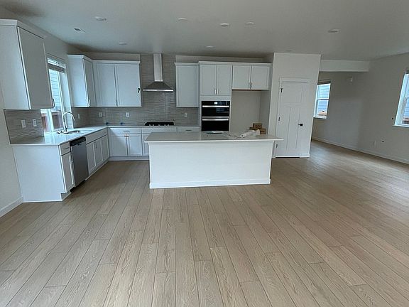 5th image of 17807 SE 265th St