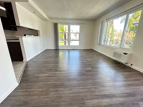 4th image of 4312 Green Ave #7