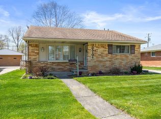 35101 Golden Dr, Clinton Township, MI 48035