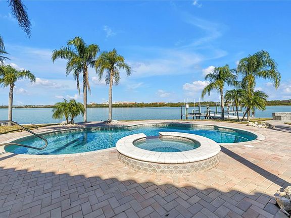 4th image of 583 Crystal Dr