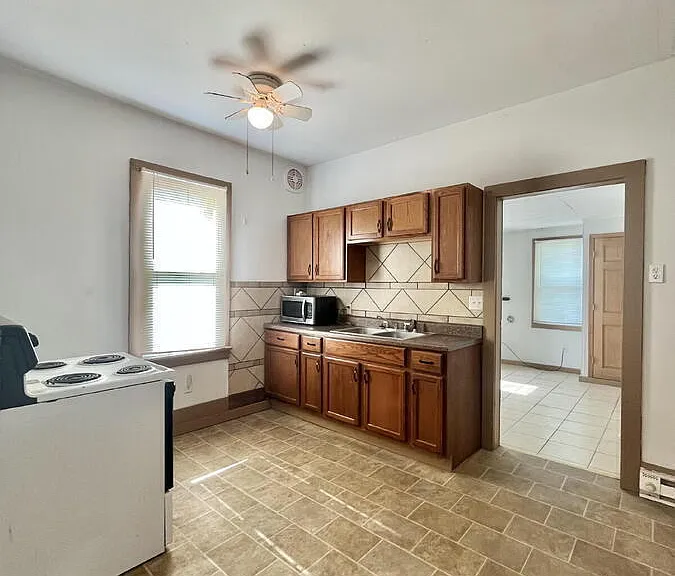 119 W Sainte Marie St #C — Photo 7