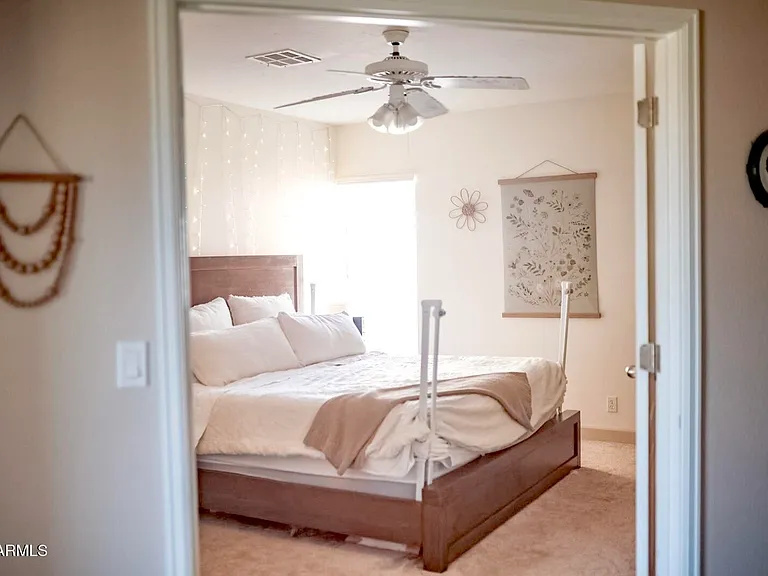 1229 W Straford Dr — Photo 4