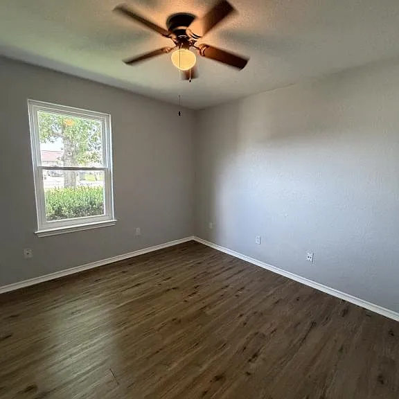 484 Cordova Ter — Photo 11