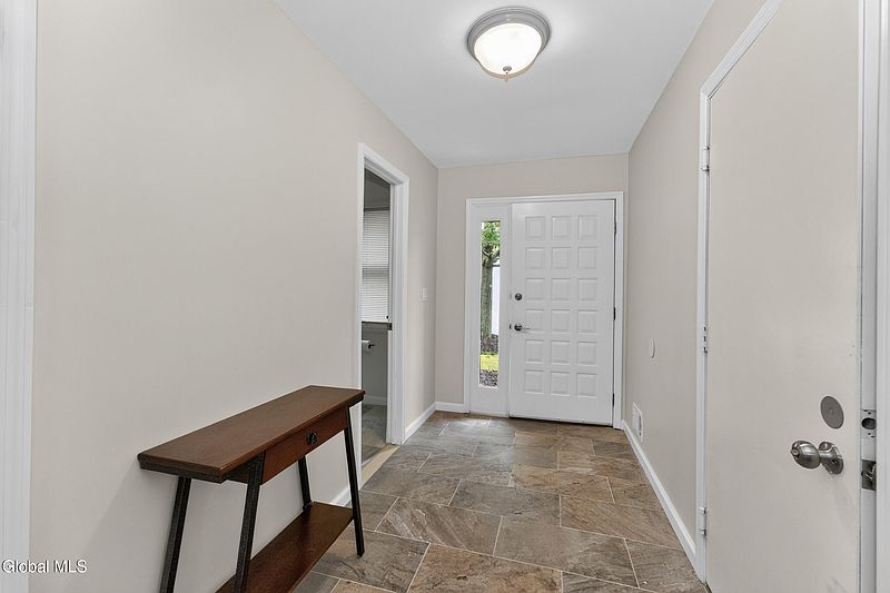 4th image of 20 Bridgewood Lane
