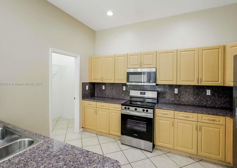 1st image of 4928 SW 38th Way #0