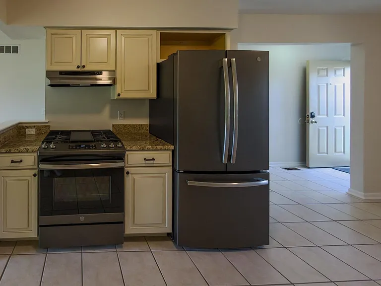 11575 Lynhurst Dr — Photo 2
