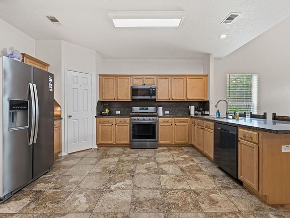 5th image of 523 Savory Ln