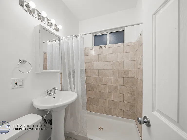 402 N. Soto St. — Photo 11
