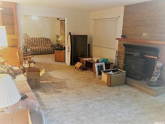 2nd image of 240 N Oak Ave