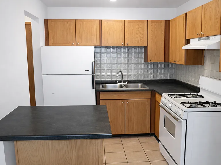 800 University Ave SE — Photo 2