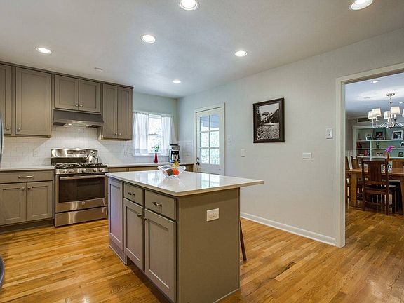 4th image of 110 E Brandon