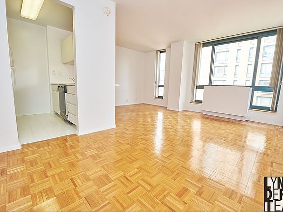 5th image of 1 Irving Pl APT P19h