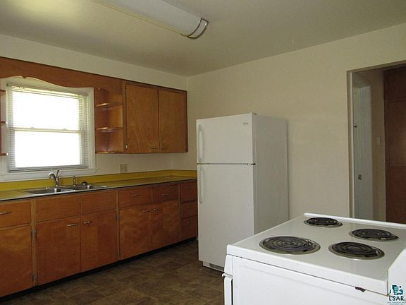 5th image of 731 Broadway St