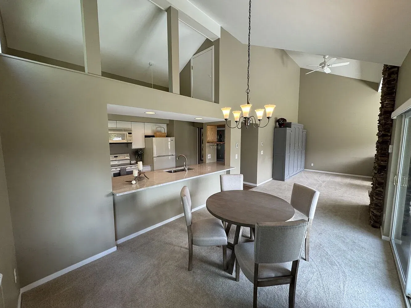 1 bed, 820 sqft, $2,700 — Photo 3