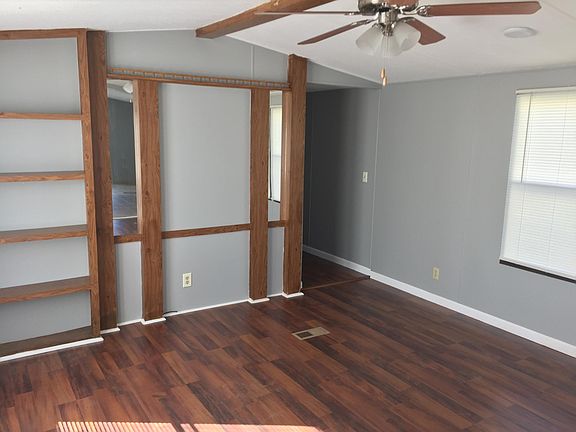 4th image of 483 Barnett Dr