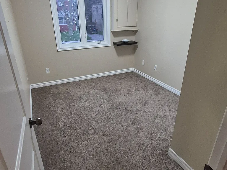 225 Riddell St #5 — Photo 7