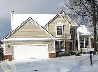 1880 Wexport Ln, Commerce Township, MI