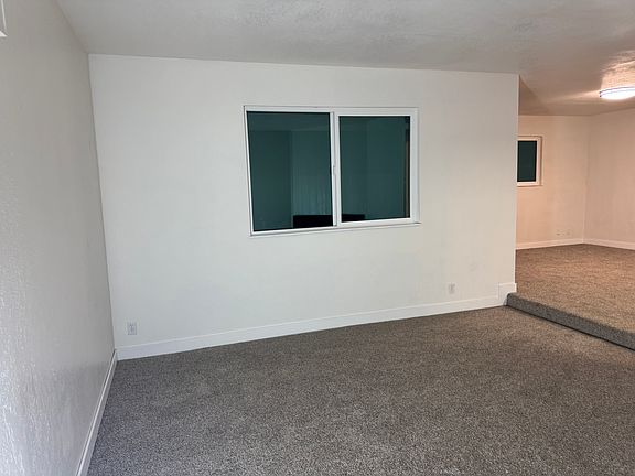 2nd image of 111-113 Woodbury Cir #111