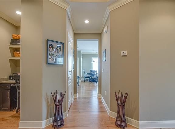 5th image of 321 Grant Park Dr
