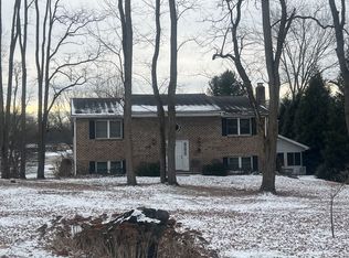 10 Woodcrest Dr, Carlisle, PA 17015