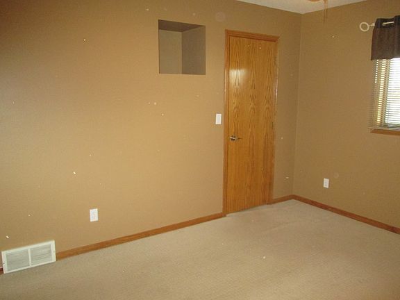 5th image of 822 3rd St N