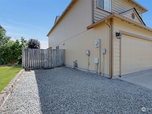 2nd image of 1112 Nepean Drive SE