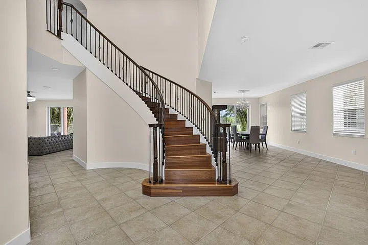 6 bed, 3974 sqft, $6,300 — Photo 4