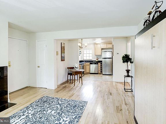 5th image of 529 Bashford Ln APT 4