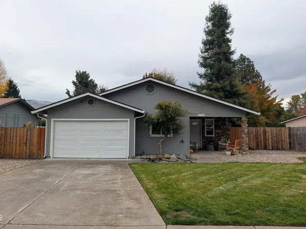 539 James St, Talent, OR 97540