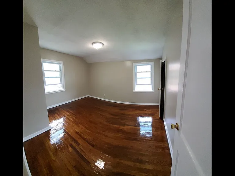 90 Vine Hill Rd — Photo 3