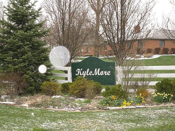 2nd image of 352 Killarney Dr