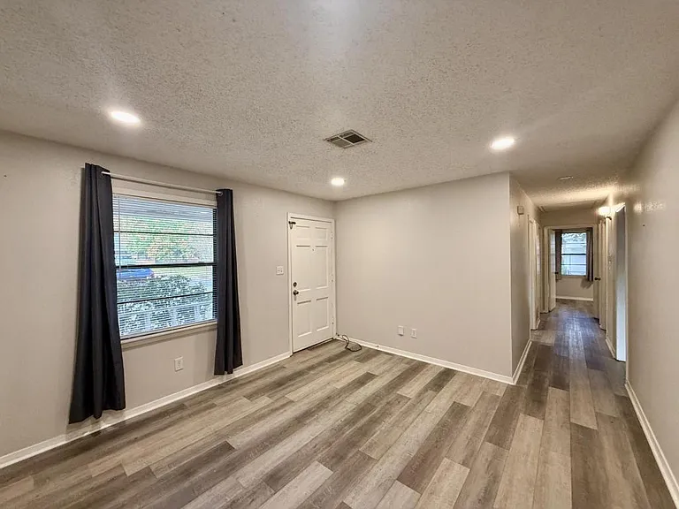 2843 Kaylin Dr — Photo 2