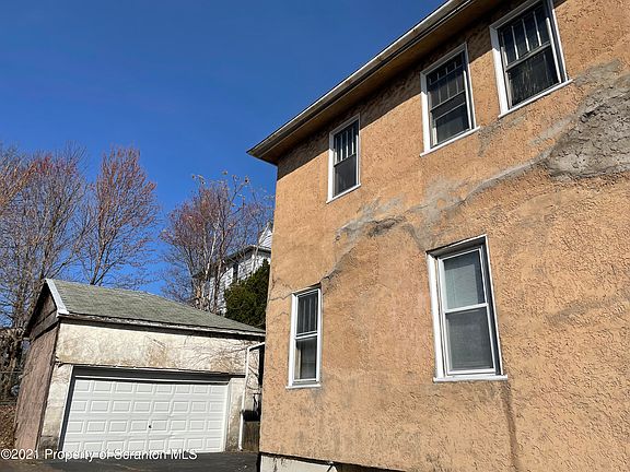 3rd image of 127 E Pine St