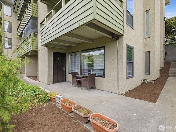 4th image of 2820 15th Avenue W
