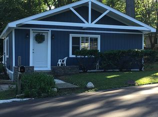 559 Heights Rd, Lake Orion, MI 48362