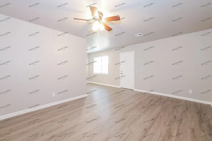 3 bed, 2.0 bath, 1484 sqft, $1,545 — Photo 3