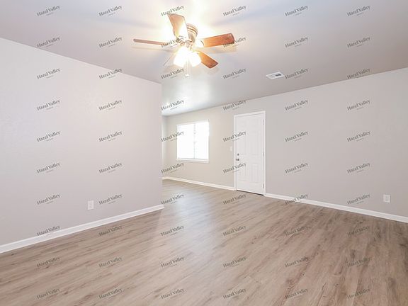 3rd image of 723 Garden Grv