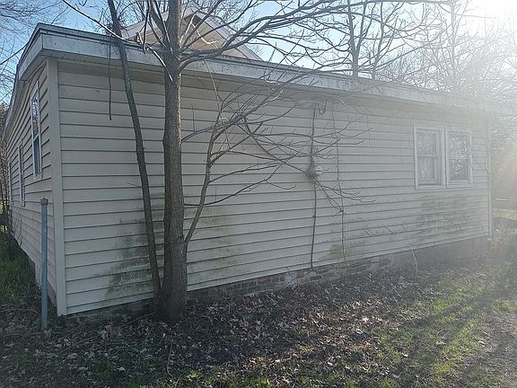 4th image of 2709 W Fairview Ave