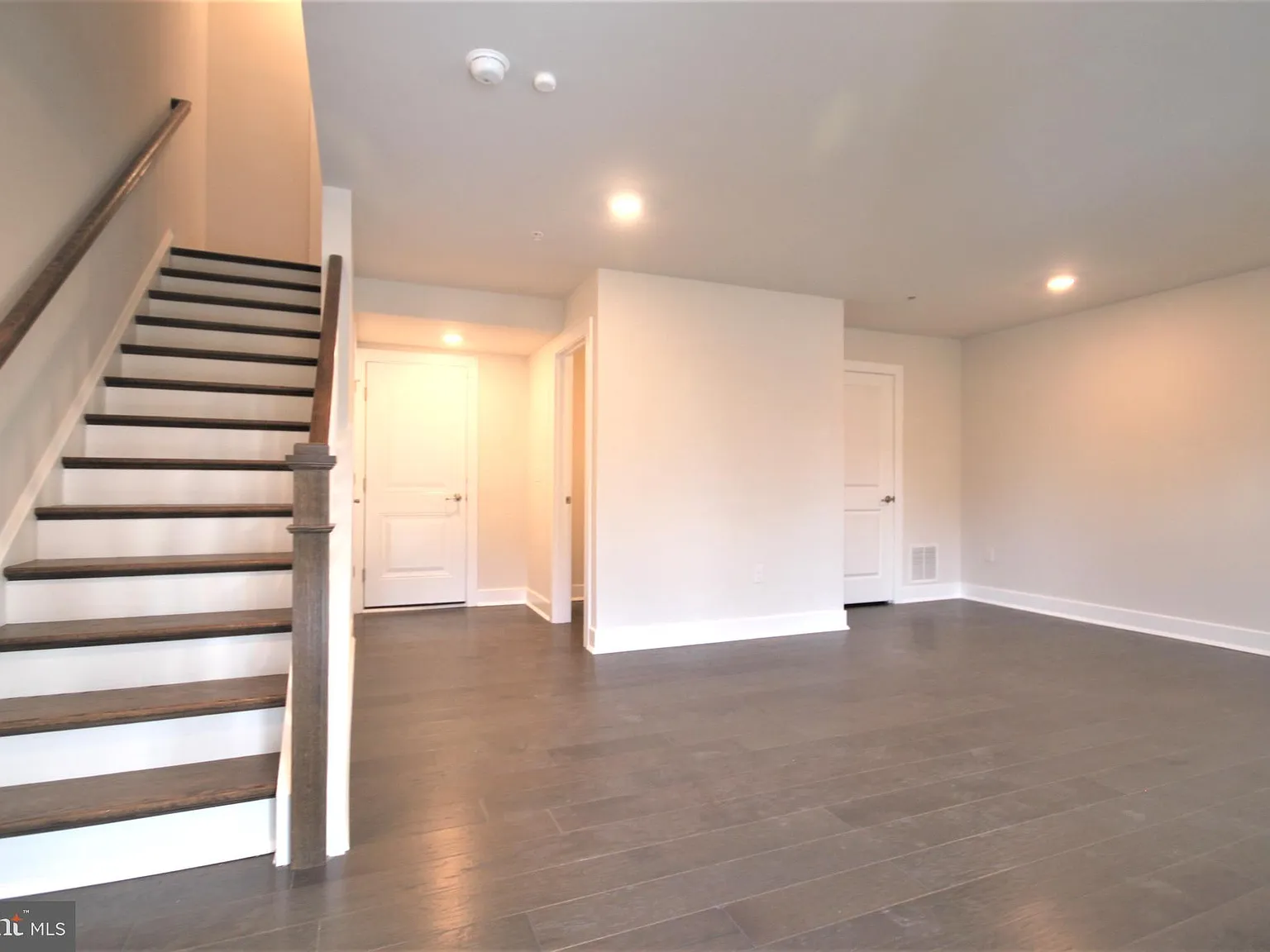3 bed, 4.0 bath, 2189 sqft, $3,450 — Photo 4