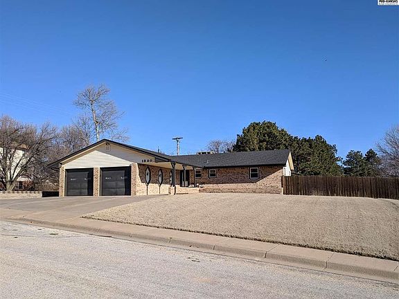 2nd image of 1320 Parkview Dr
