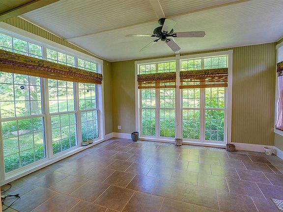 5th image of 221 Lindsay Ln