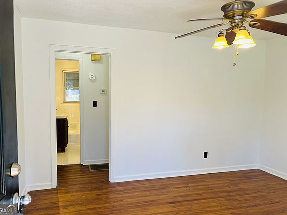 2nd image of 50 Lone Oak St