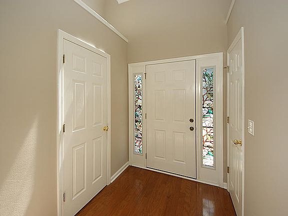 3rd image of 4806 Willow Brook Ln